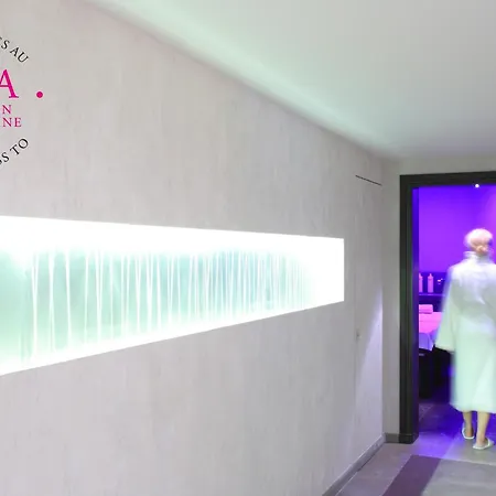 Hotel Du Petit Moulin, Haute Couture Hotel By Lacroix-3