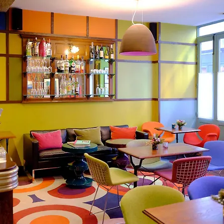 Hotel Du Petit Moulin, Haute Couture Hotel By Lacroix-2